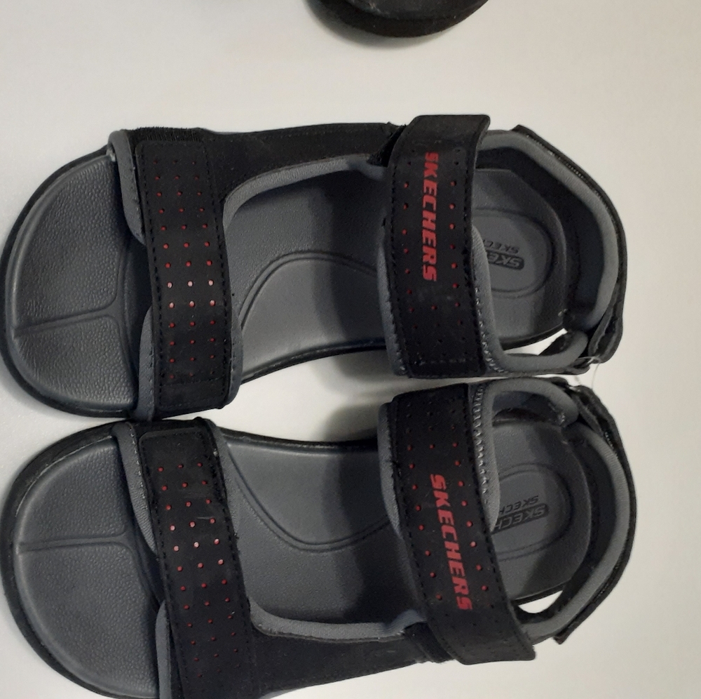 kids Skechers Sandals Size 4